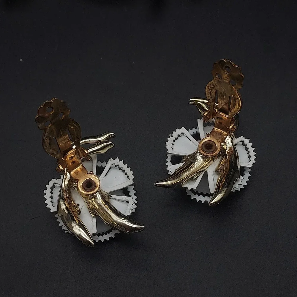 White Enamel Flower Brooch and‎ Clip on Earrings Set Rhinestone Vintage Costume